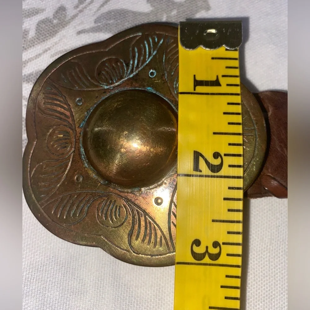 Vintage The Limited Leather Belt Made in Italy Brass Buckle Size Medium 28